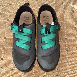 Womens Arc'teryx Arakys Ultralight Approach Shoe Hike Trail Vibram Sole Size 7